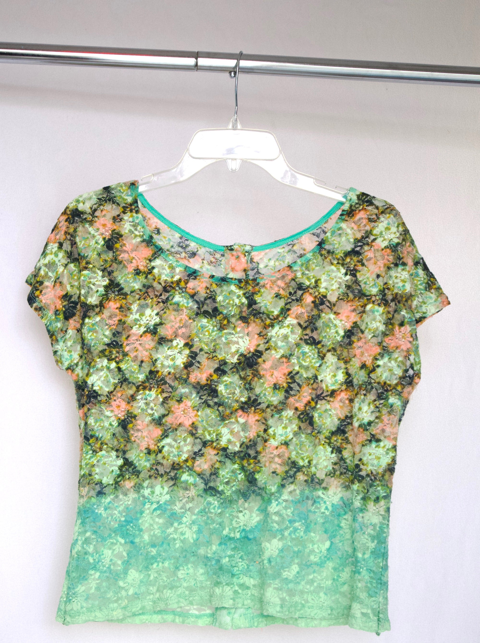 VINTAGE MULTI-COLORED FLORAL LACE TOP